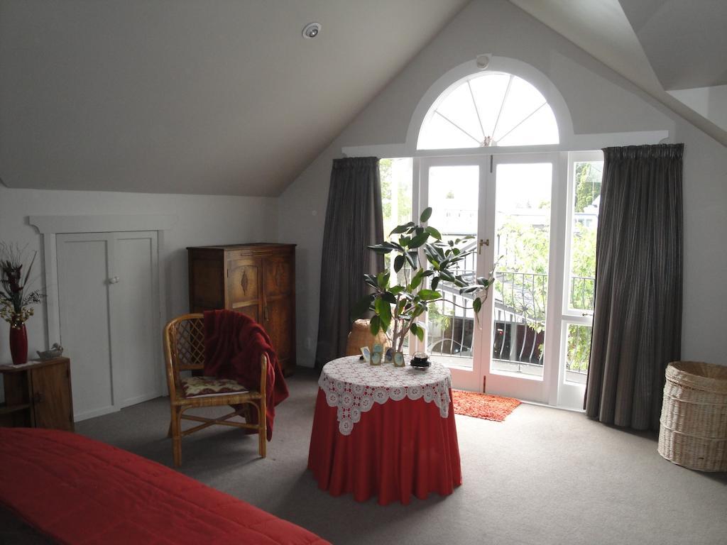 English Tudor House Hamilton Habitación foto