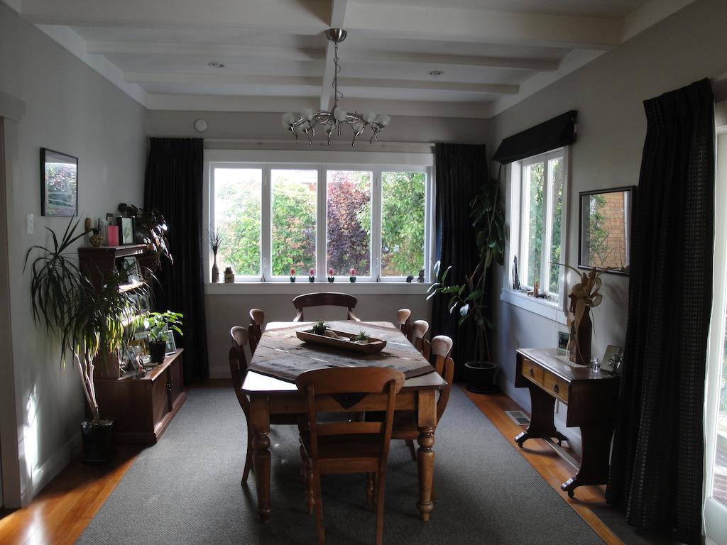 English Tudor House Hamilton Habitación foto